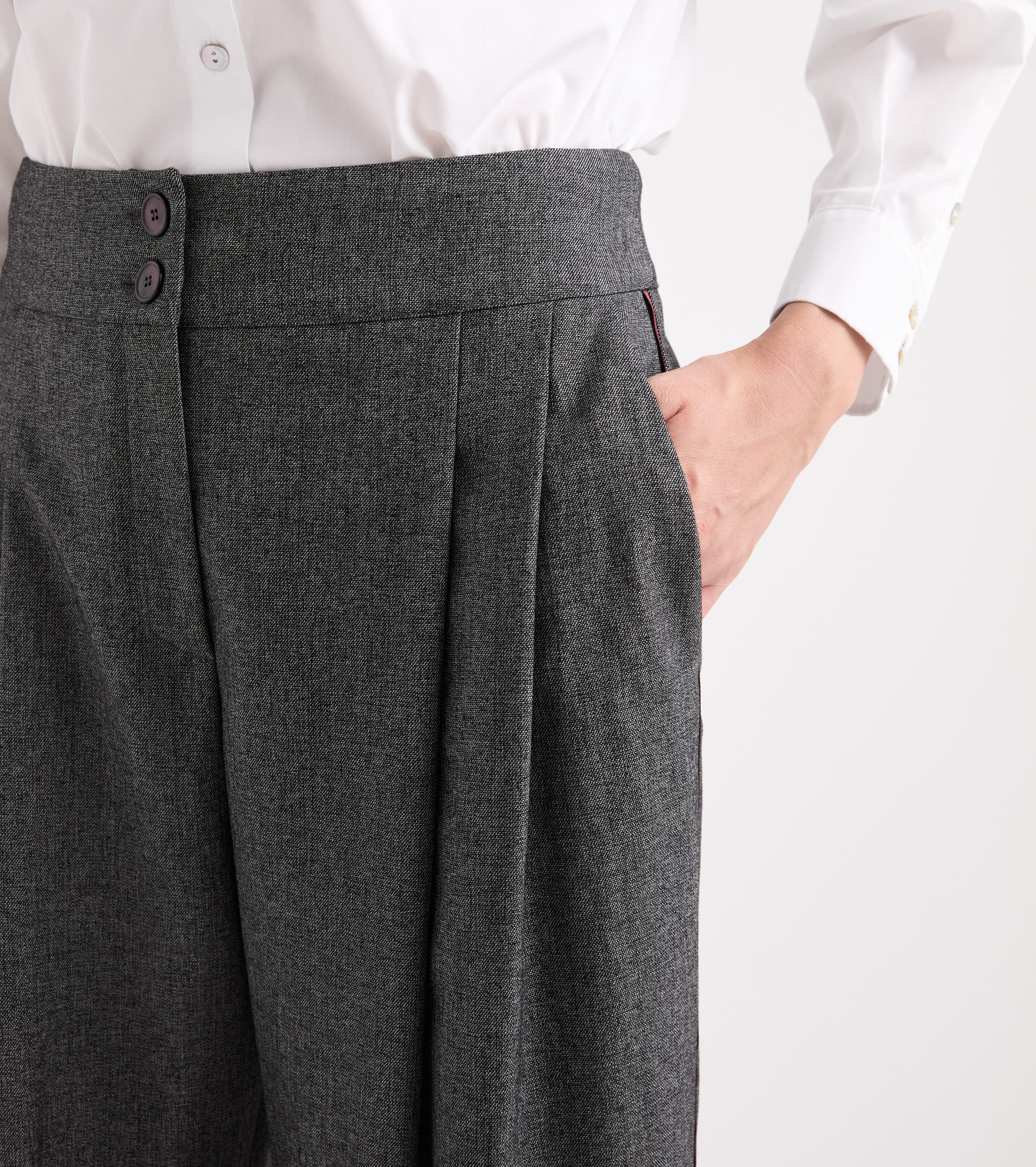 Pantaloni stretch con risvolto nero