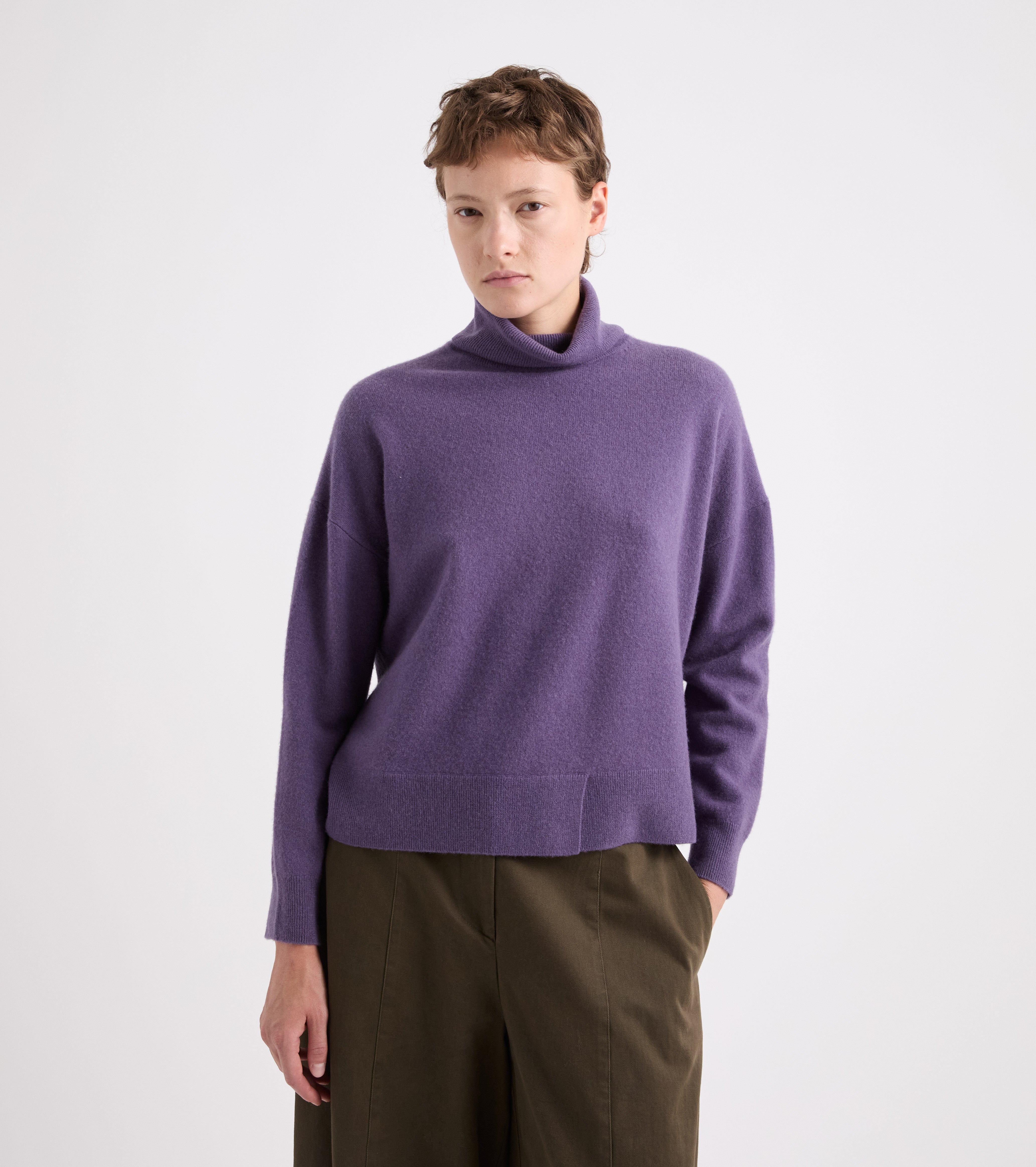 Rullekravebluse i kashmirblanding i farven iris