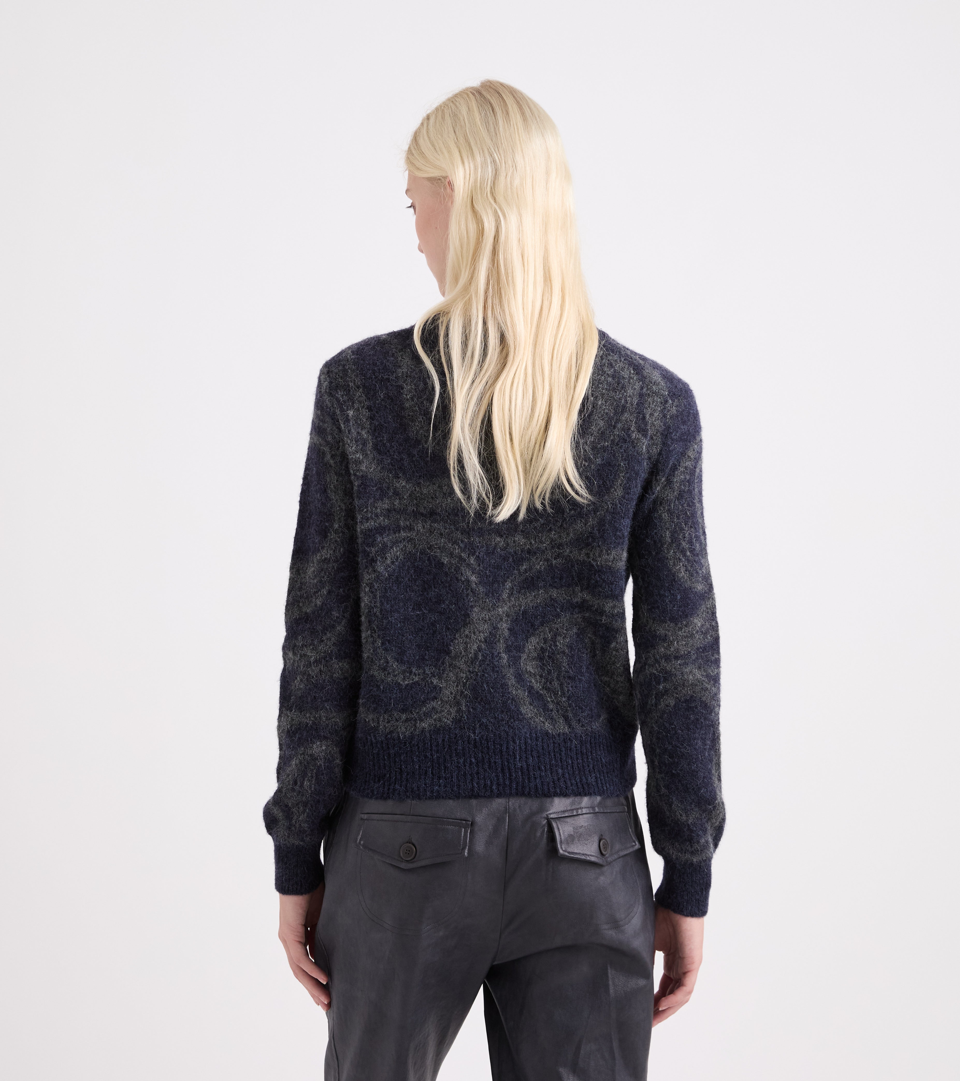 T-shirt med rund hals og blågråt mønster