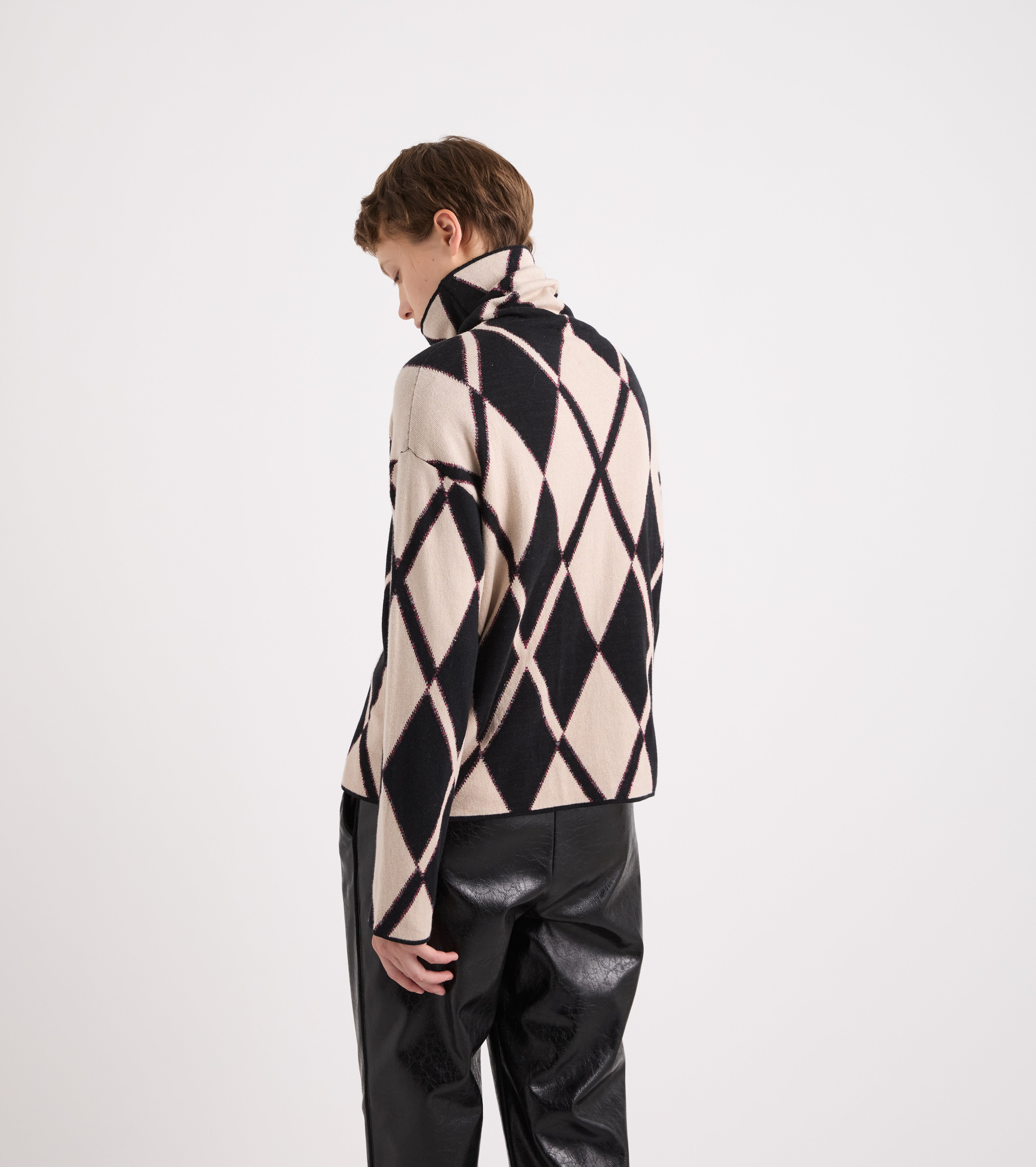 Rullekravebluse i uldblanding, sort og beige