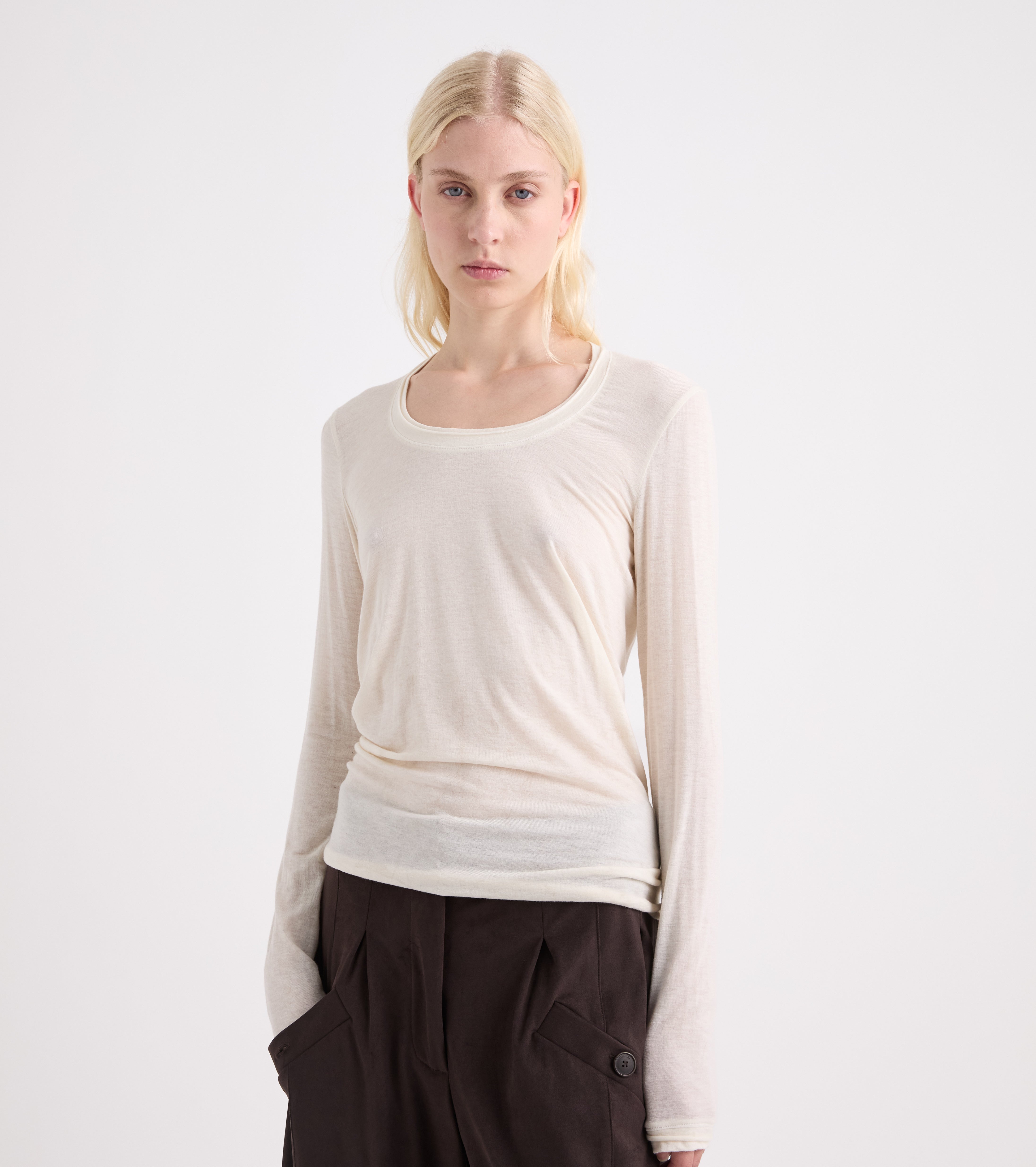 T-shirt i stretch-jersey med lange ærmer i papirfarve