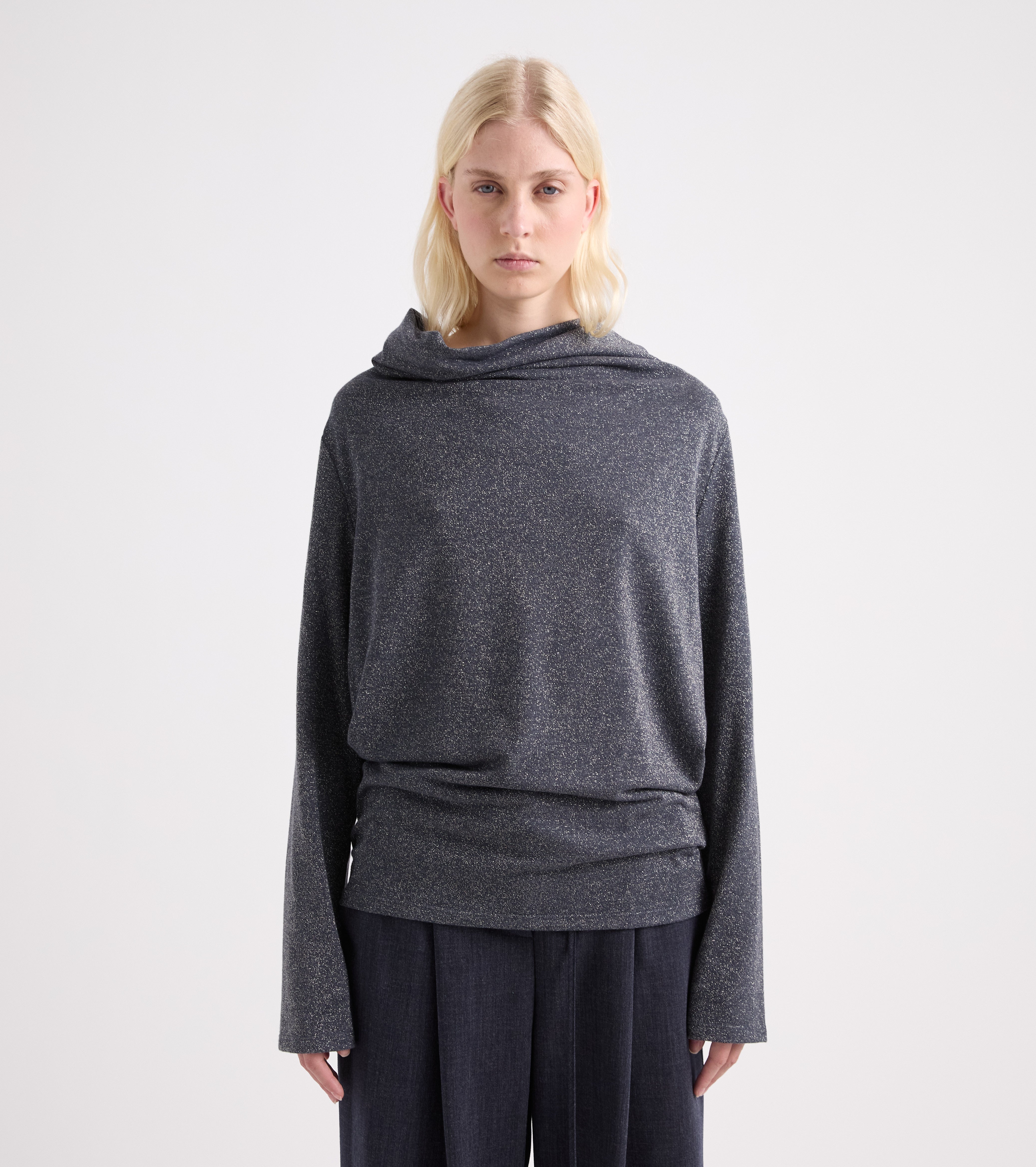 T-shirt stretch con collo alto nero