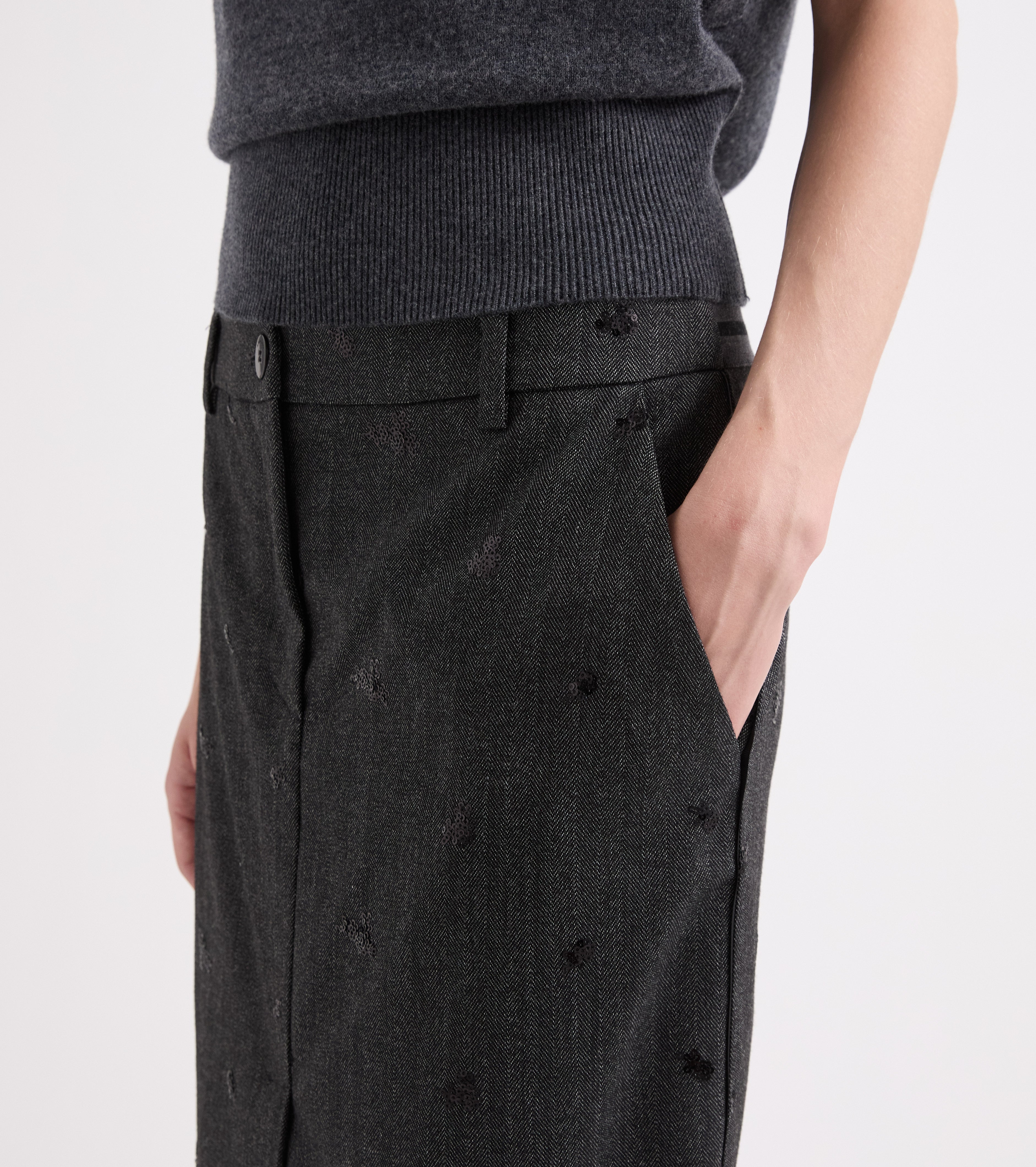 Gonna stretch con spacco e tasche check